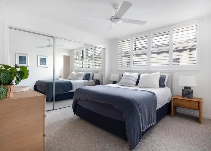 Luxury Tri-Level Duplex In Mermaid Beach - Coasthm Gold Coast